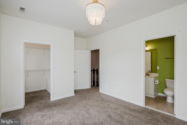 Building Photo - 557 Rhapsody Ct