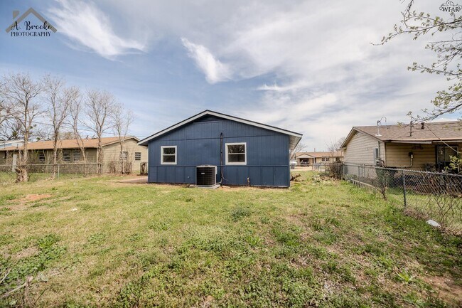 Building Photo - 1512 Grayfox Pl