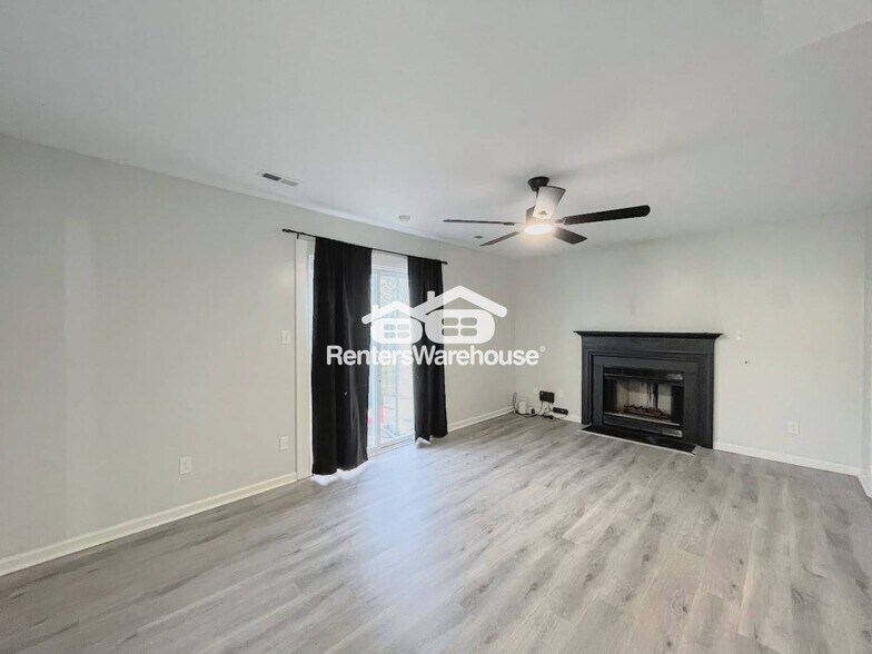 Building Photo - 835 Deer Path Trail