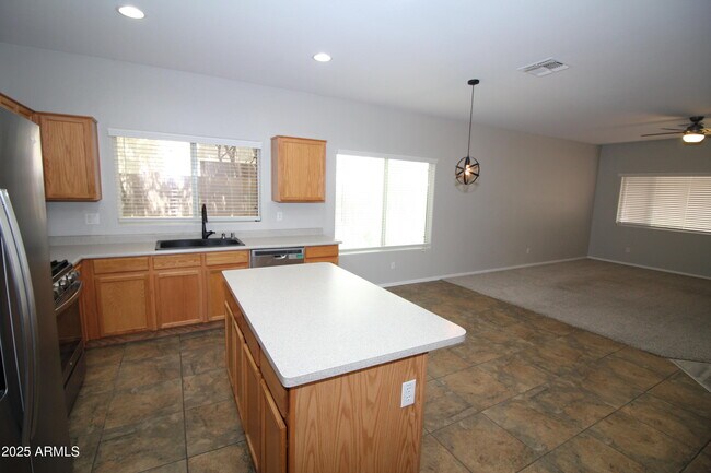 Building Photo - 8166 W Rose Garden Ln