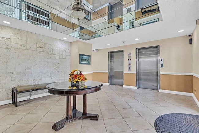 Building Photo - 2555 NE 11th St