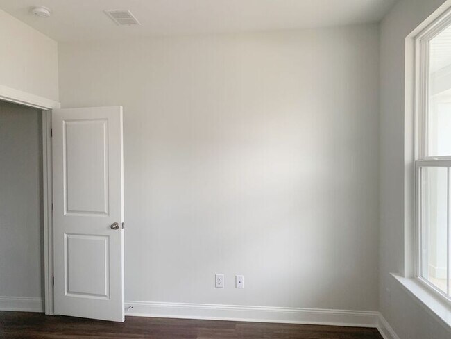 Building Photo - 113 Firebrick Way