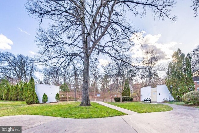 Building Photo - 1604 Preston Rd