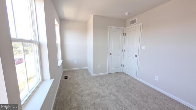 Building Photo - 413 SILVER BIRCH Dr