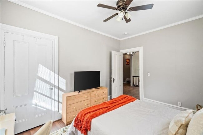 Building Photo - 563 Putnam Pike