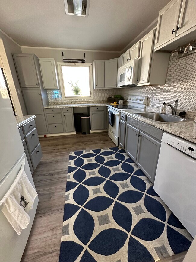 Building Photo - 2425 N Headley Rd