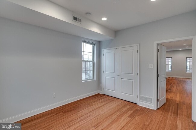 Building Photo - 2401 Carpenter St