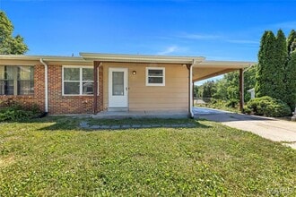 Building Photo - 32 Laura Dr