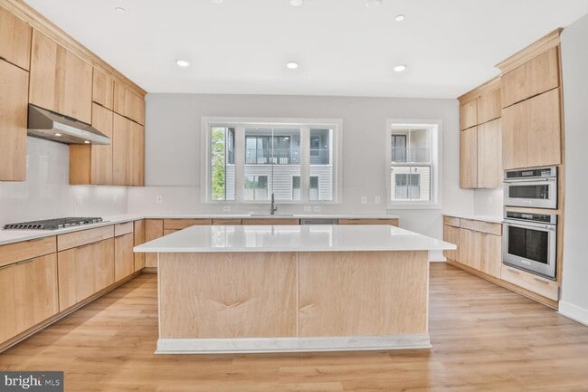 Building Photo - 5933 Stonehenge Pl