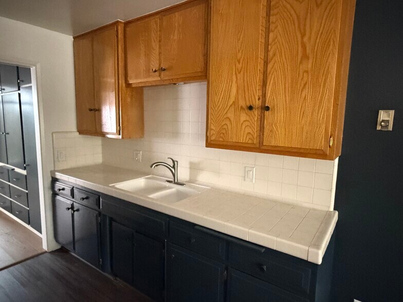 Kitchen - 100 Hermosa Ave
