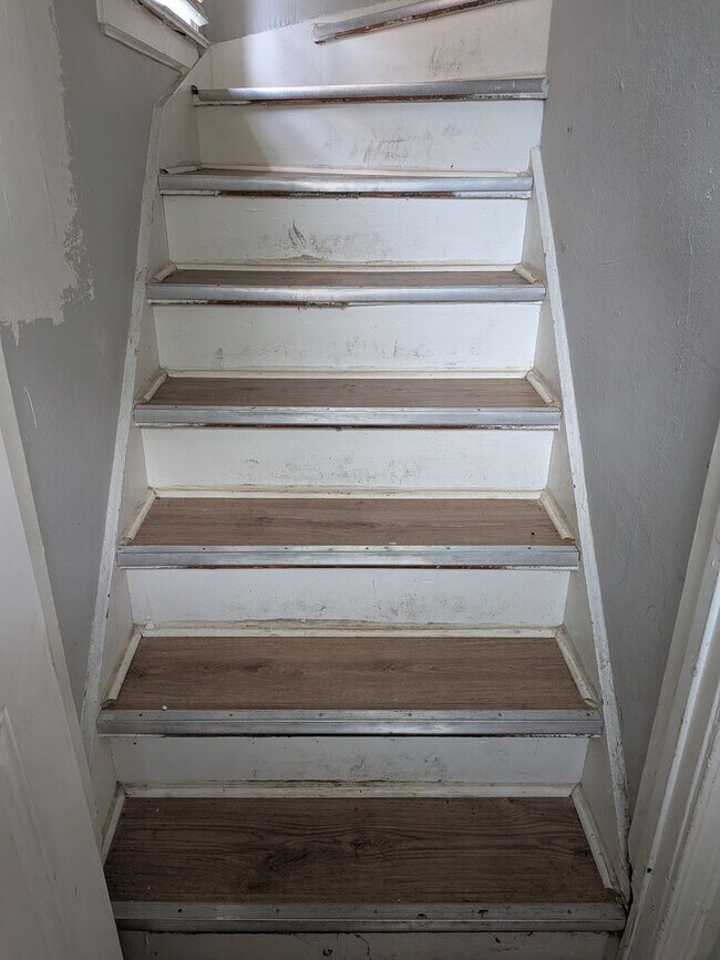 Building Photo - Brick 4 bedroom