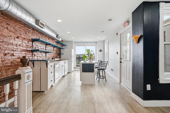 Building Photo - 651 N 33rd St