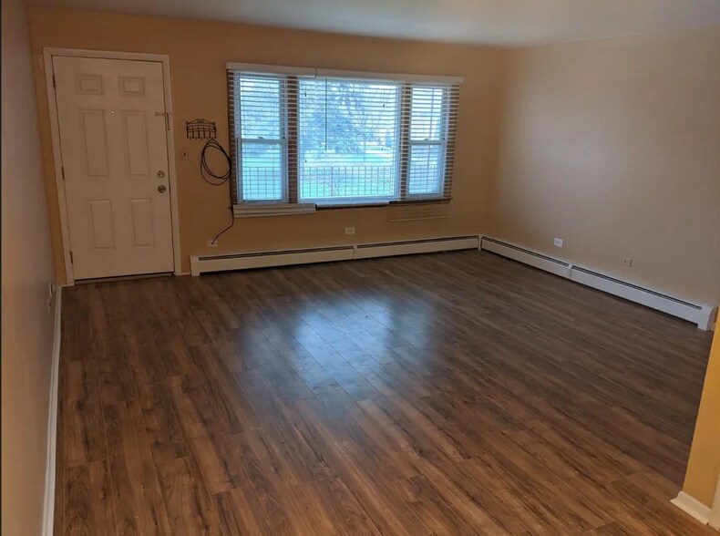 Building Photo - 1101 Holiday Ln