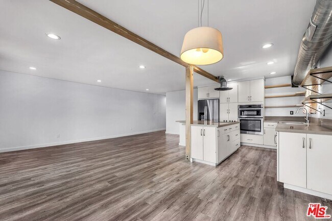 Building Photo - 164 63rd Ave