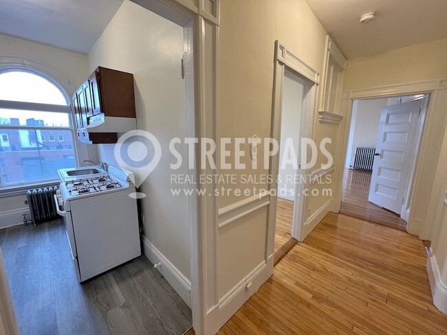 Building Photo - 1 bedroom in Cambridge MA 02138
