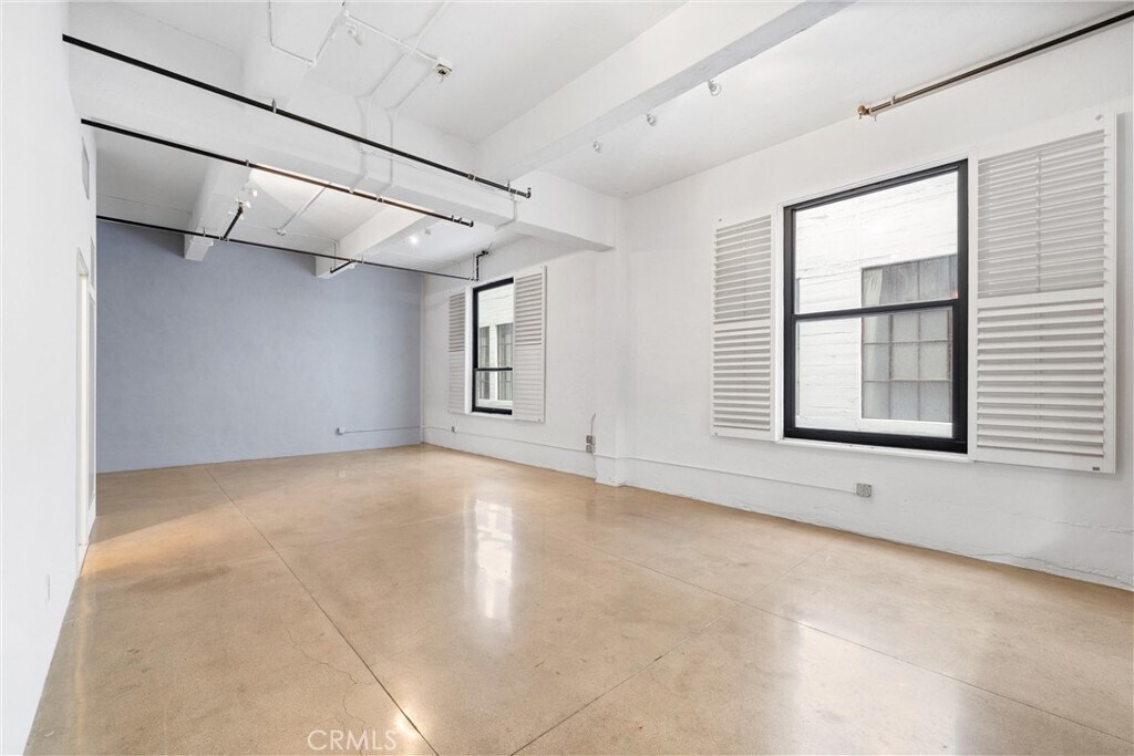 Building Photo - 738 S Los Angeles St