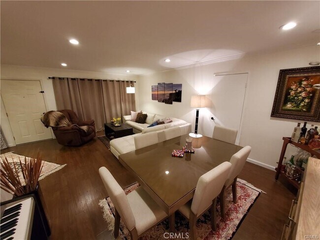 Building Photo - 322 Miraleste Dr