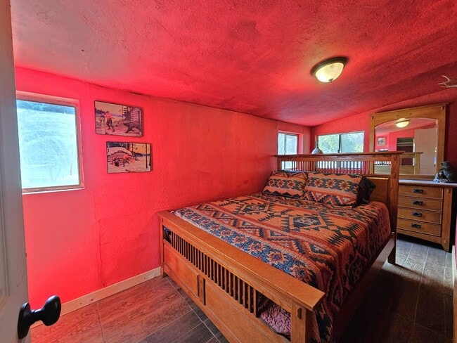 Building Photo - 46184 Park Dr