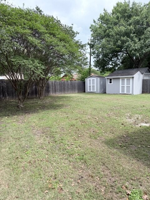 Building Photo - 135 Marylee Dr