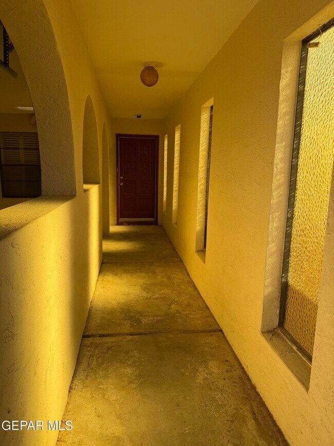 Building Photo - 320 Thunderbird Dr