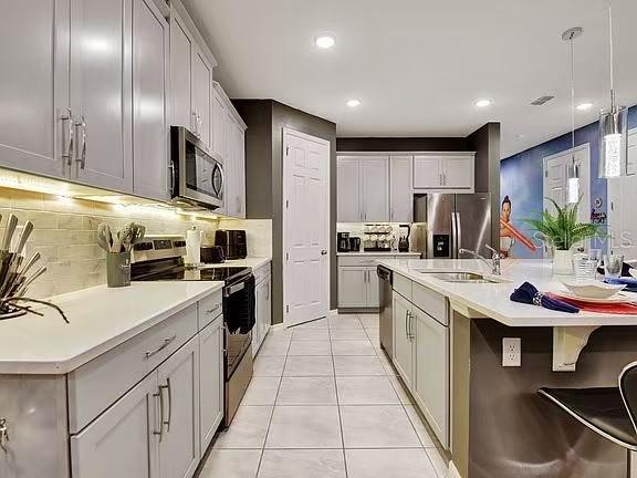 Building Photo - 1919 Tropical Palms Cir