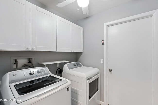 Building Photo - 8515 Placita De Lorena