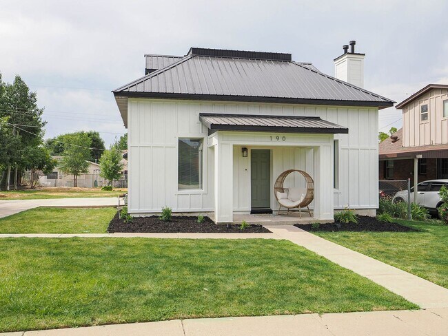 Primary Photo - NEWLY REMODELED HISTORIC HOME IN DOWNTOWN PLEASANT GROVE!