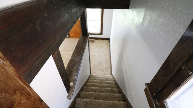 Building Photo - 3 Bedroom House