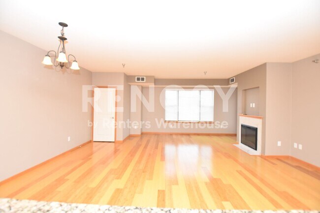 Building Photo - Stunning 1 Bedroom 1 Bathroom in Saint Louis Park!