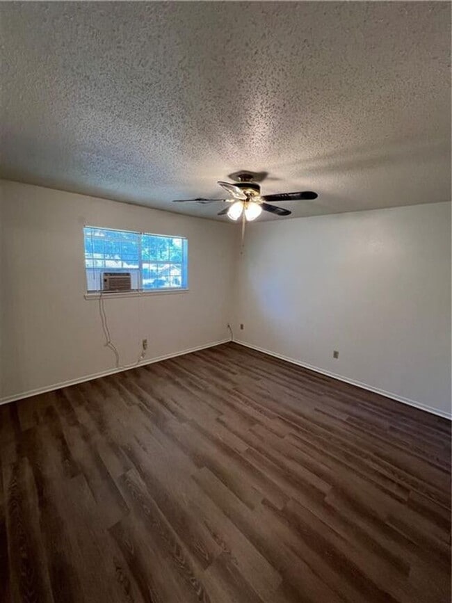 Building Photo - 320 S 11th Pl