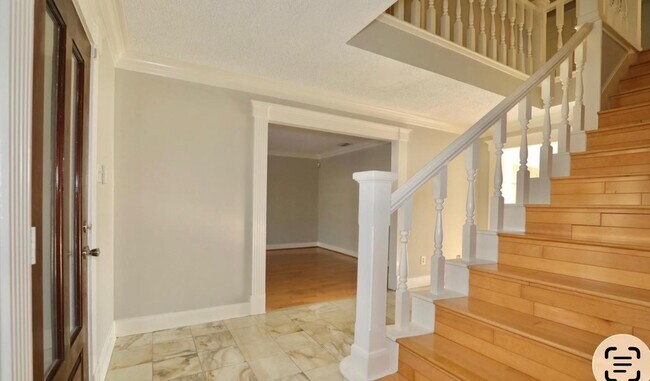 Building Photo - 538 Longview Dr