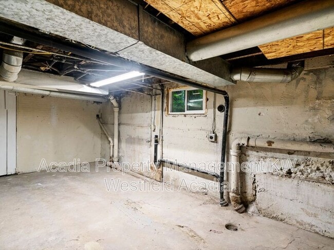 Building Photo - 3002 Porter Ave