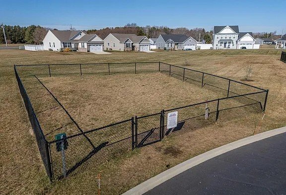 Building Photo - 22420 Jayda Dr