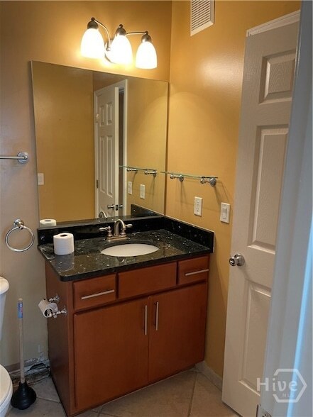 Building Photo - 2208 Walden Park Dr