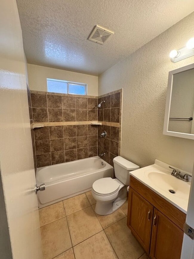 Building Photo - Single Level, Anderson Duplex near Shopping