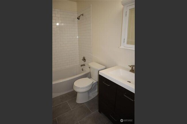 Building Photo - Charming Retreat: Fully Remodeled 3 Bed, 2...
