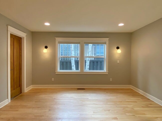 Building Photo - Northwest Crossing Gem! Bonus Office and Family Room