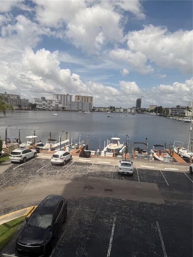 Building Photo - 100 Golden Isles Dr
