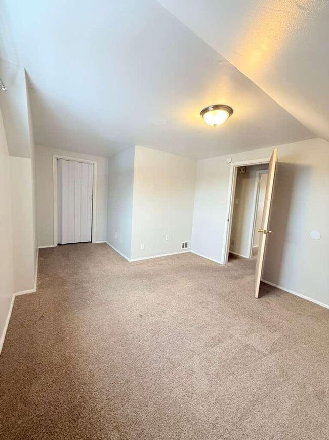 Building Photo - Beautiful UPDATED 4bd 2ba Home in Penn Hills!