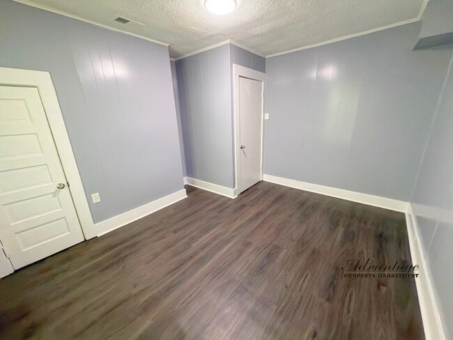Building Photo - 749 Bey St