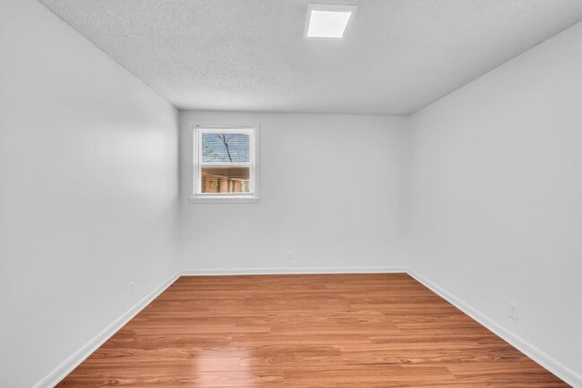 Building Photo - 3232 Hinkle Dr