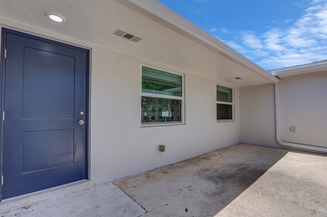 Building Photo - 3898 Holly Dr