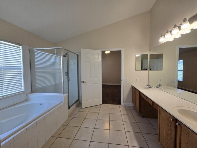 Building Photo - 3126 Stonehurst Cir