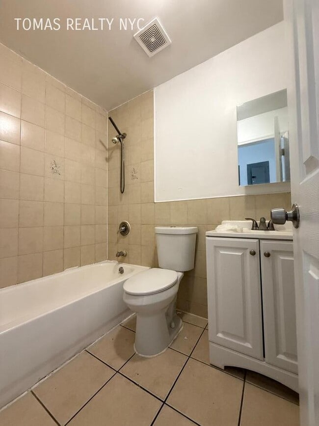 Building Photo - 793 Jennings St