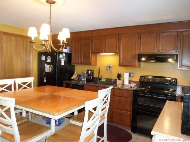 Building Photo - 4 Persimmon Ln