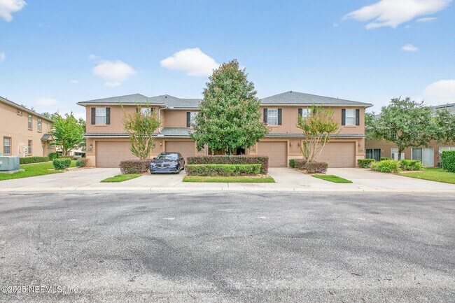 Building Photo - 3880 Buckthorne Dr