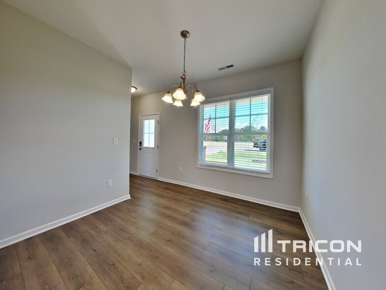 Building Photo - 137 Sawyer Ml Dr