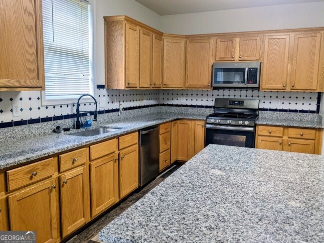 Building Photo - 137 Village Green Cir