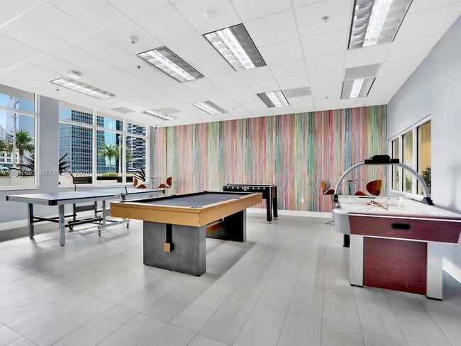 Building Photo - 1200 Brickell Bay Dr
