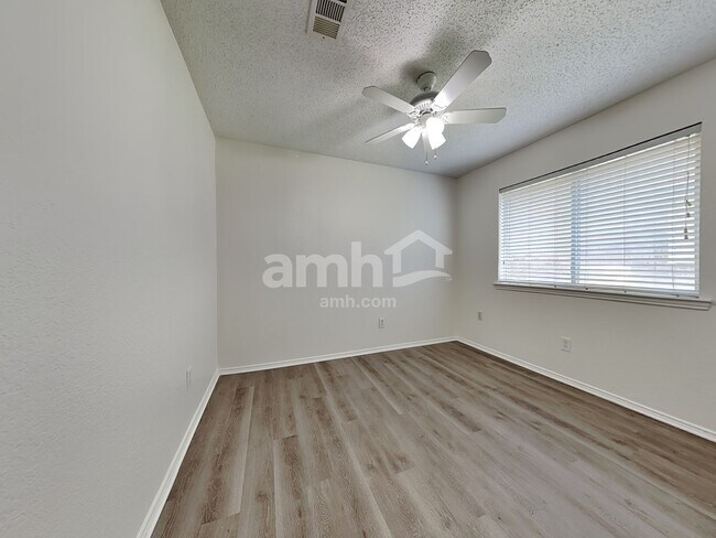 Building Photo - 3707 Sycamore Ln